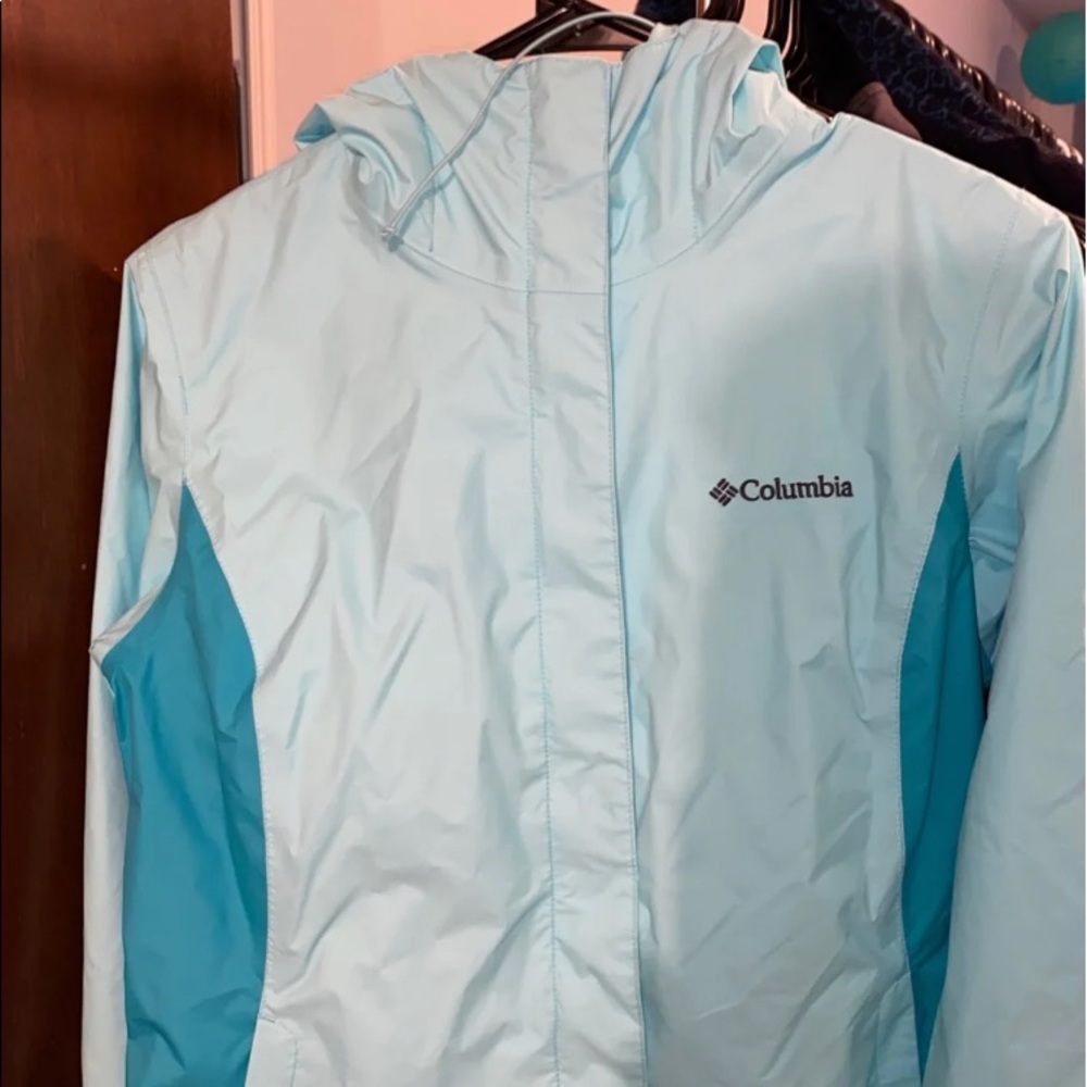 Women’s rain jacket with hood